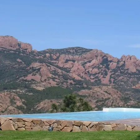 La Cousinade De L'esterel * Сен-Рафаэль